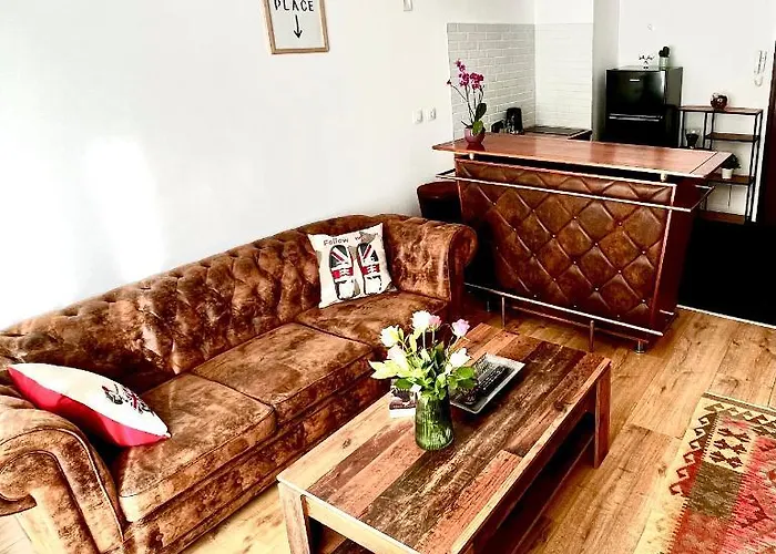 Wood Story - Modern 1Br Apt Near City Center With Parking