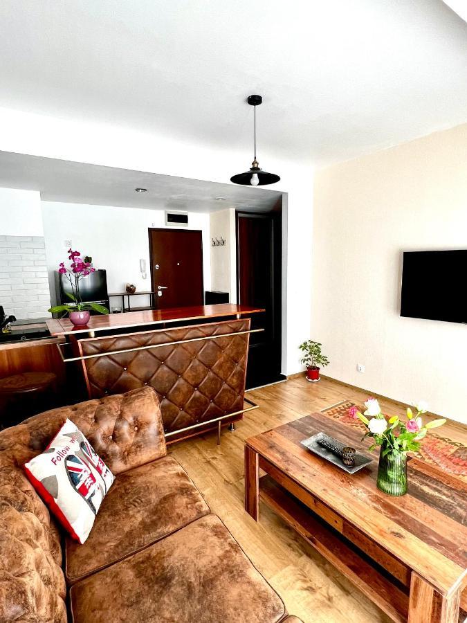 Wood Story - Modern 1br Near Center With Parking Apartment