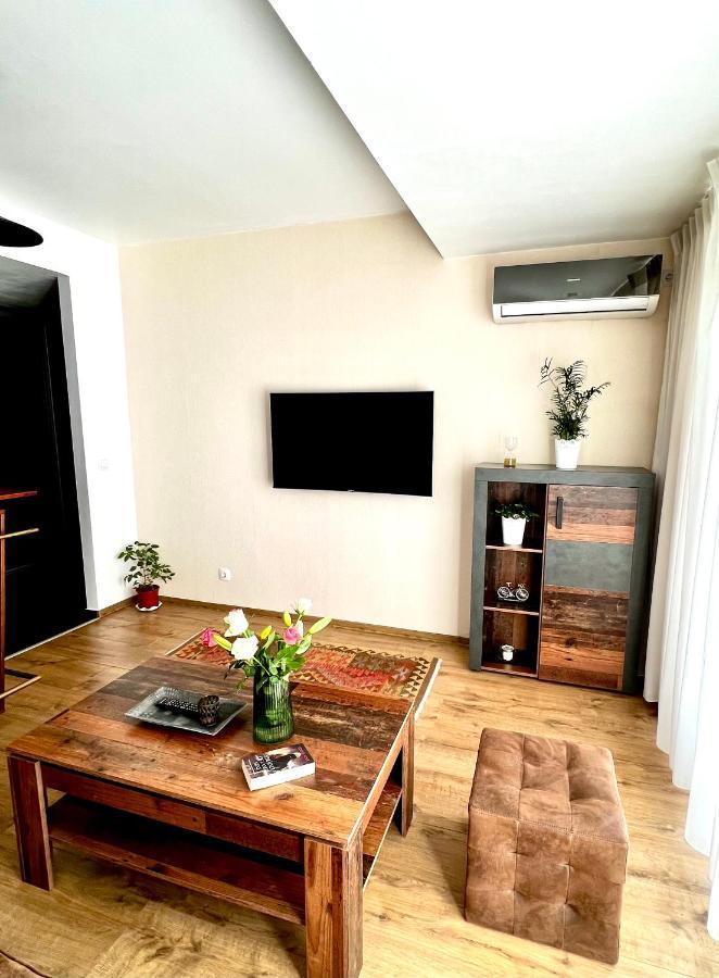 Apartment Wood Story - Modern 1br Near Center With Parking *