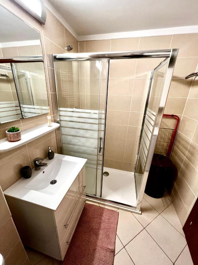 Wood Story - Modern 1br Near Center With Parking *